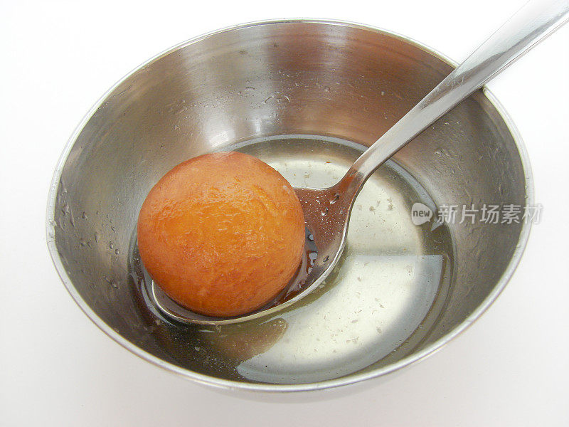 印度甜品“gulab jamun”。